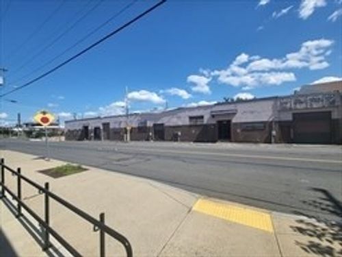 50-42 Commercial St, Holyoke, MA, 01040-4704 | Card Image