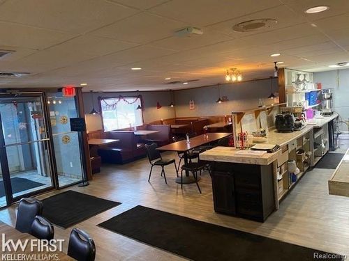 8372 N Saginaw Rd, Mount Morris, MI, 48458-1637 | Card Image