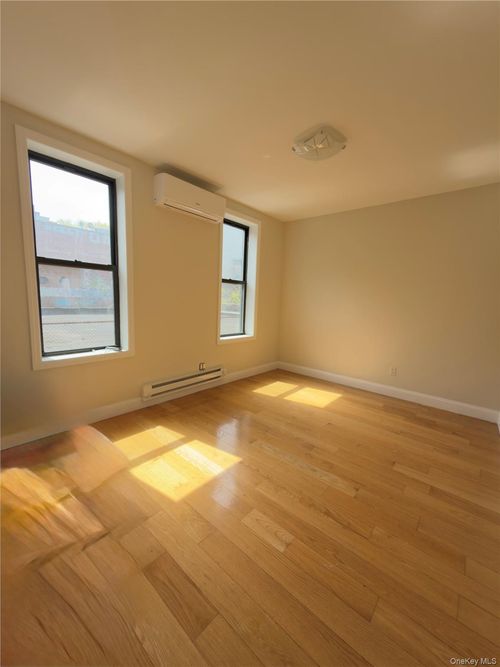 2d-132-20 Sanford Avenue, New York, NY, 11355 | Card Image