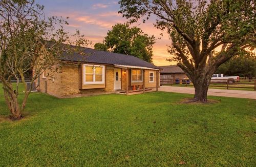 5106 3rd St, Danbury, TX, 77534-9719 | Card Image