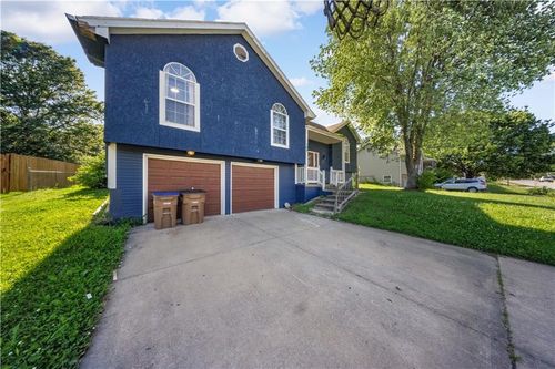 104 N Darrowby Dr, Raymore, MO, 64083-9181 | Card Image
