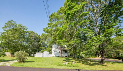 15 Holzman Dr, Hampton Bays, NY, 11946-1976 | Card Image