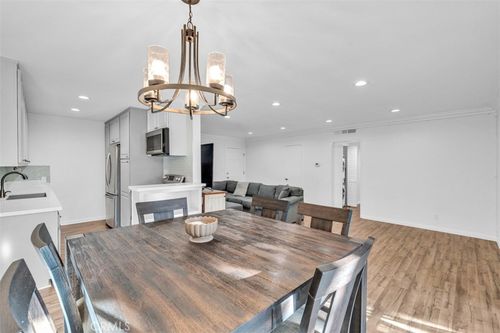 208-4140 Warner Blvd, Burbank, CA, 91505 | Card Image