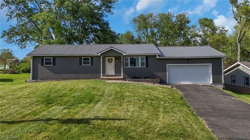 2055 Shady Ln, Zanesville, OH, 43701-9673 | Card Image