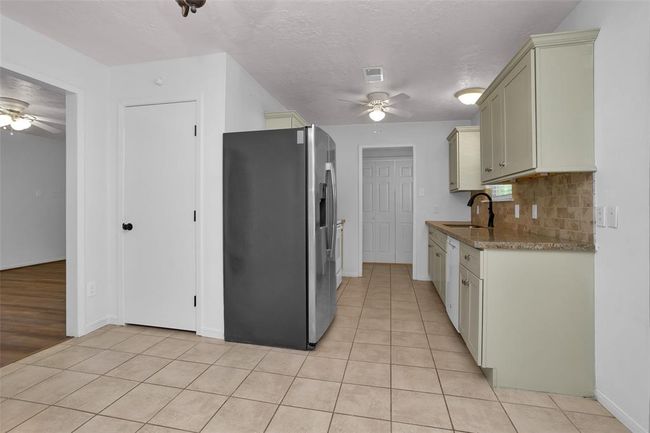 Kitchen is equipped with soft close drawers, Granite counters. | Image 13