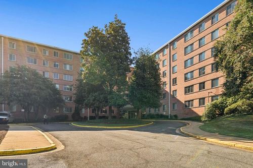 apt-d405-3000 Spout Run Pkwy, ARLINGTON, VA, 22201-4221 | Card Image