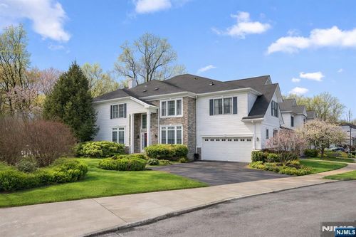 48 Bovensiepen Ct, Roseland, NJ, 07068-1128 | Card Image