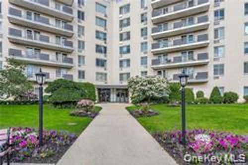 5-l-135 Post Ave, Westbury, NY, 11590-3161 | Card Image
