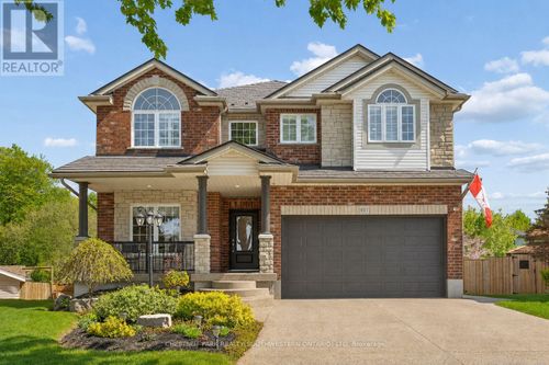 697 Breakwater Cres, Waterloo, ON, N2K4H8 | Card Image