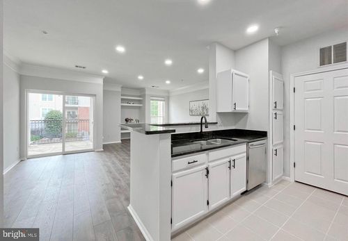 2211-1600 Spring Gate Dr, MCLEAN, VA, 22102-3455 | Card Image