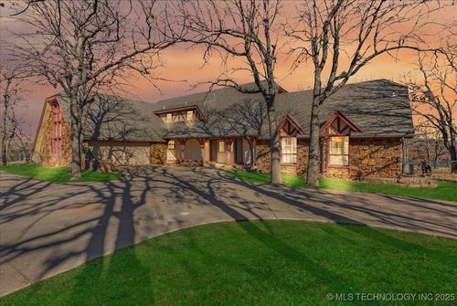 5655 Creek Nation Dr, Sand Springs, OK, 74063-6612 | Card Image