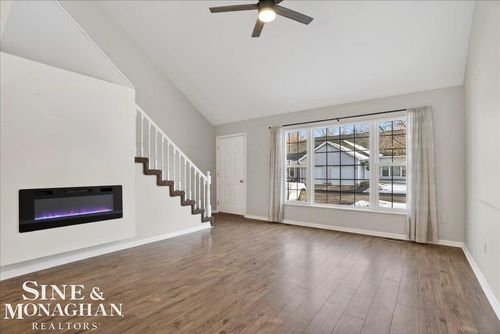 2075 Pauls Ct, Marysville, MI, 48040-2066 | Card Image