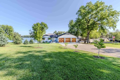 102 W Bay Rd, Lake Park, IA, 51347-1062 | Card Image