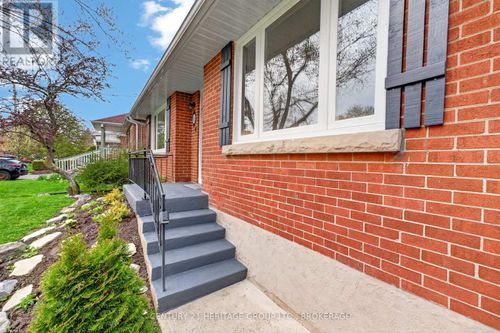 439 College St, Kingston, ON, K7L4M8 | Card Image
