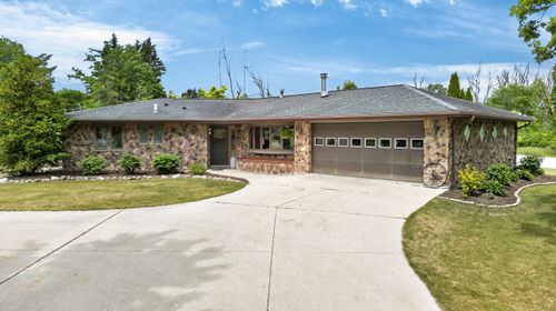 822 Woodland St, Plymouth, WI, 53073-1001 | Card Image