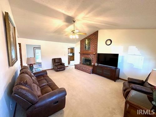 8899 Nevada Dr, Newburgh, IN, 47630-9033 | Card Image