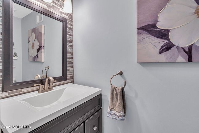 39 Honeysuckle Way, House other with 4 bedrooms, 3 bathrooms and null parking in Howell NJ | Image 35