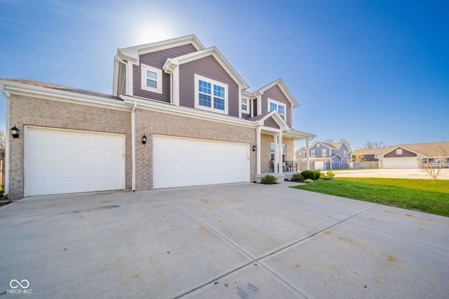 large corner lot and extra parking | Image 46
