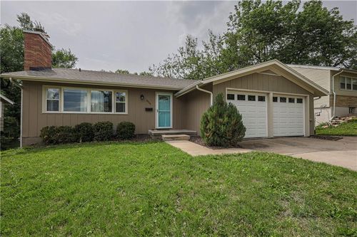 8404 Kenwood Ave, Kansas City, MO, 64131-2217 | Card Image