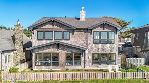 763 Ocean Ave, Cannon Beach, OR, 97110-3140 | Card Image