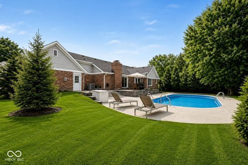 220 Governors Ln, Zionsville, IN, 46077-1011 | Card Image