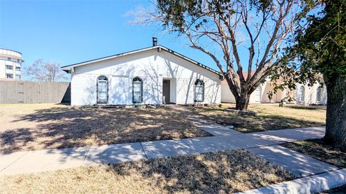 858 Pinehill Ln, Grand Prairie, TX, 75052-6519 | Card Image