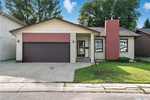 150 Crean Cres, Saskatoon, SK, S7J3W8 | Card Image