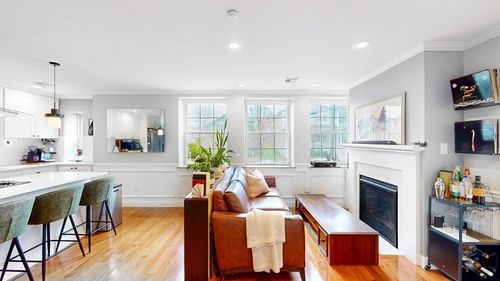 202-7 Mount Hope Ave, Providence, RI, 02906-6600 | Card Image