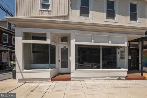 18 Gay St, Phoenixville, PA, 19460-3418 | Card Image