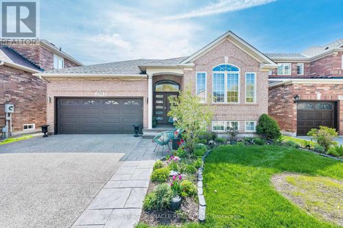 2368 Foxhole Circle, Oakville (WM Westmount), ON, L6M4X4 | Card Image