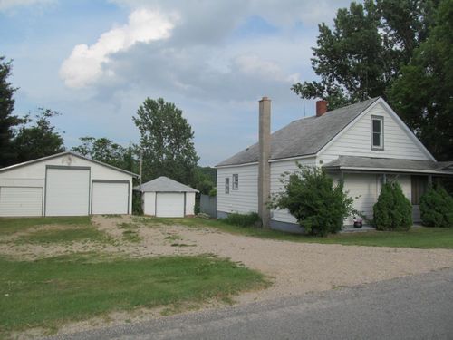 10109 S Lucas Rd, Mc Bain, MI, 49657-9535 | Card Image