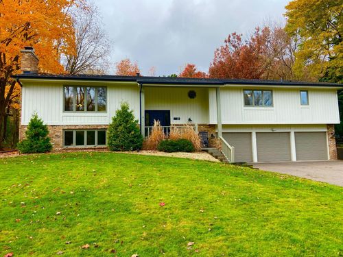 36 Deer Hills Dr, North Oaks, MN, 55127-2211 | Card Image