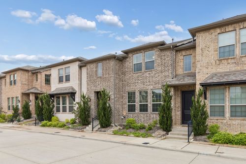 911 Ponds Edge Ln, Euless, TX, 76040-4541 | Card Image