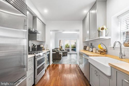 411 Green St, PHILADELPHIA, PA, 19123-2810 | Card Image