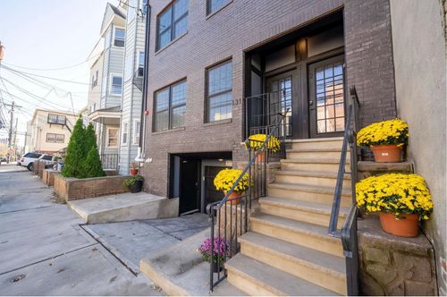 2-131 Hopkins Ave, Jersey City, NJ, 07306-2516 | Card Image