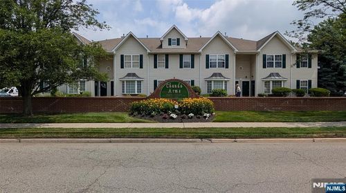 4 Chanda Ct, Clifton, NJ, 07012-1936 | Card Image