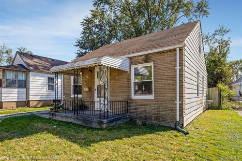 8082 Packard Ave, Warren, MI, 48089-2304 | Card Image