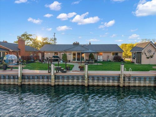 39470 Venetian Dr, Harrison Township, MI, 48045-5716 | Card Image