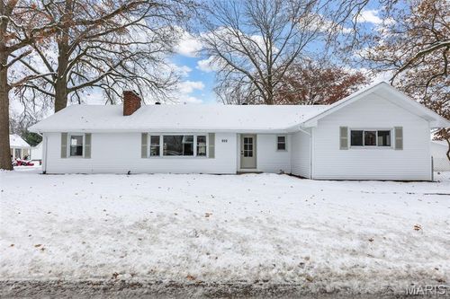 902 S Hackman St, Staunton, IL, 62088-2040 | Card Image