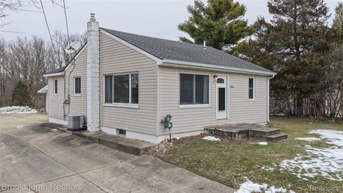 9204 Crosby Lake Rd, Clarkston, MI, 48346-2569 | Card Image