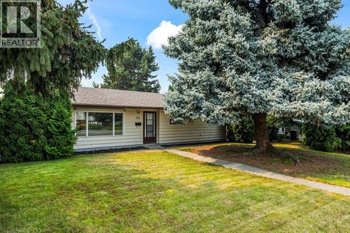 748 Hollywood Rd N, Kelowna, BC, V1X5Y7 | Card Image