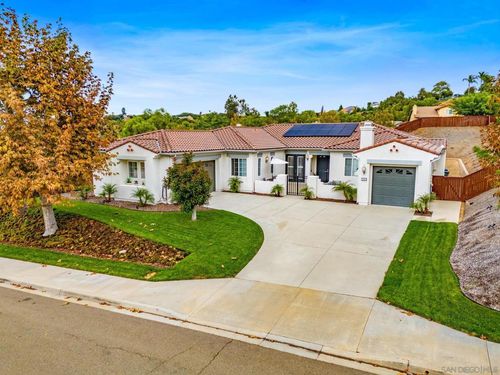 3252 Hidden Estate Ln, Escondido, CA, 92027-4542 | Card Image