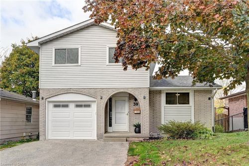 39 Southwood Dr, Kitchener, ON, N2E2E6 | Card Image