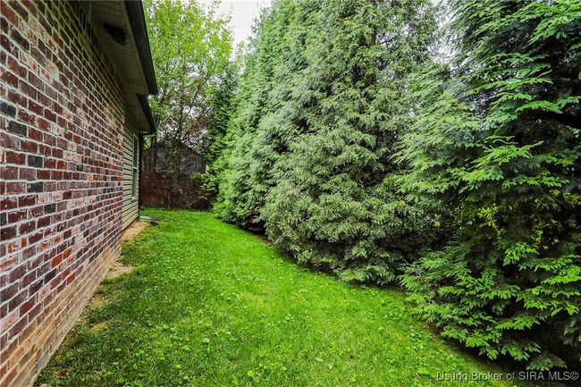 Gated side yard | Image 30