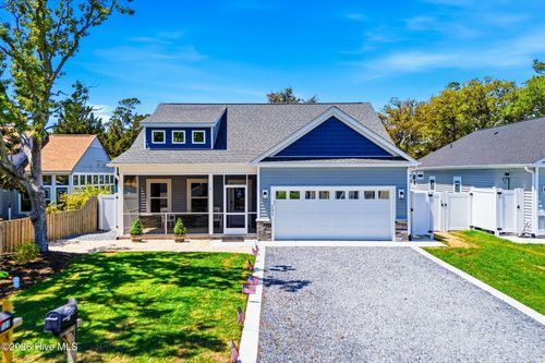 121 Nw 12th St, Oak Island, NC, 28465-7026 | Card Image