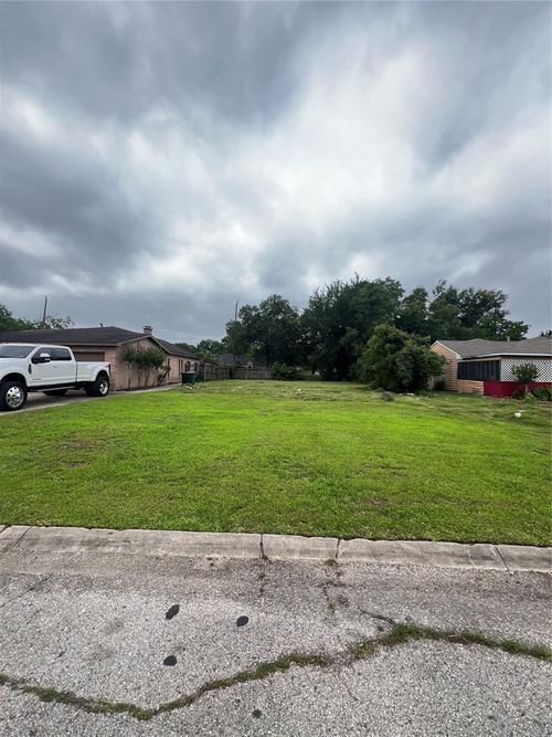 5230 Stuyvesant Ln, Houston, TX, 77021-3143 | Card Image