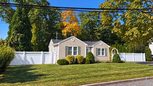246 Jackson Avenue, Smithtown, NY, 11780 | Card Image