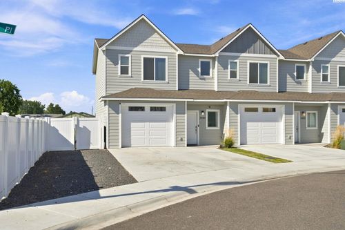3990 W 5th Pl, Kennewick, WA, 99336-4388 | Card Image