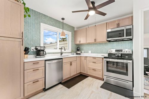2960 Henderson Dr, Cheyenne, WY, 82001-5506 | Card Image
