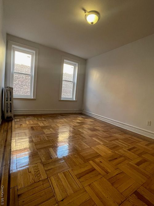 660 Hemlock St, Brooklyn, NY, 11208-3960 | Card Image